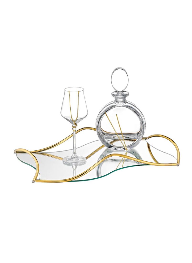 Tablett-Set in Gold: gewelltes Spiegeltablett mit Goldrand, Karaffe und Glas mit Golddraht-Verzierung